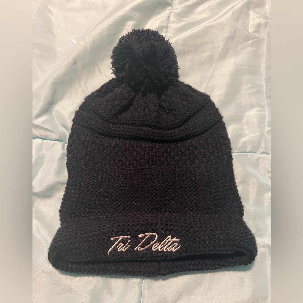 Tri delt hat